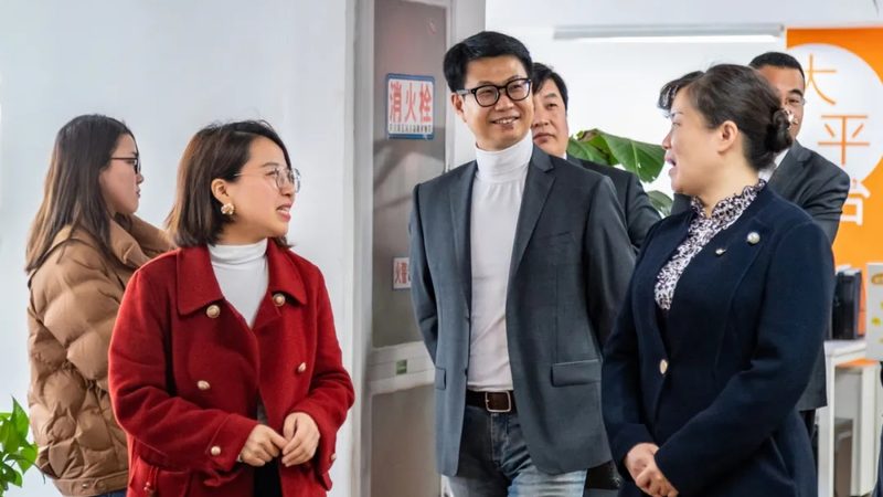 选择标准：考察专业资质
